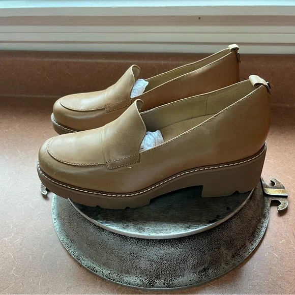 Naturalizer Tan Vegan Leather Heeled Womens Loafers 7.5 Wide - Picture 3 of 6